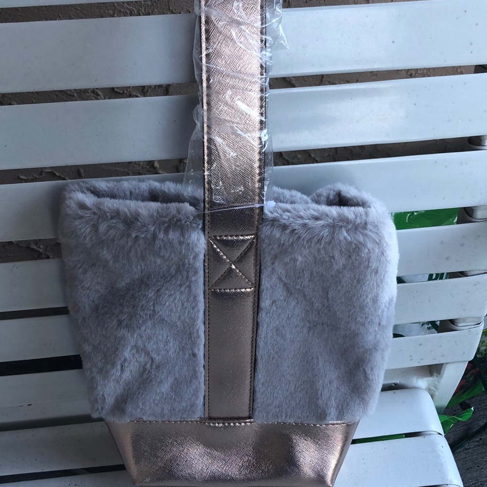 Faux fur trimmed wine bag